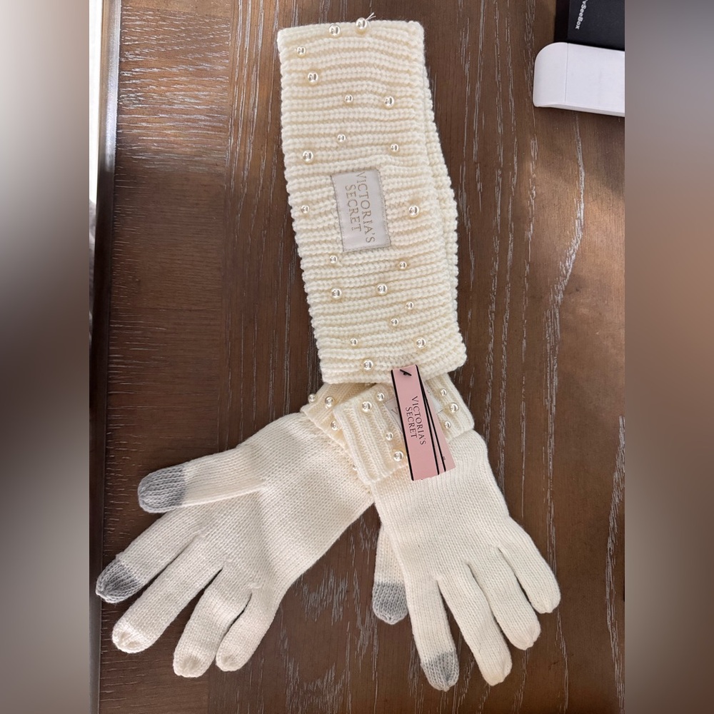 Victoria’s Secret glove set